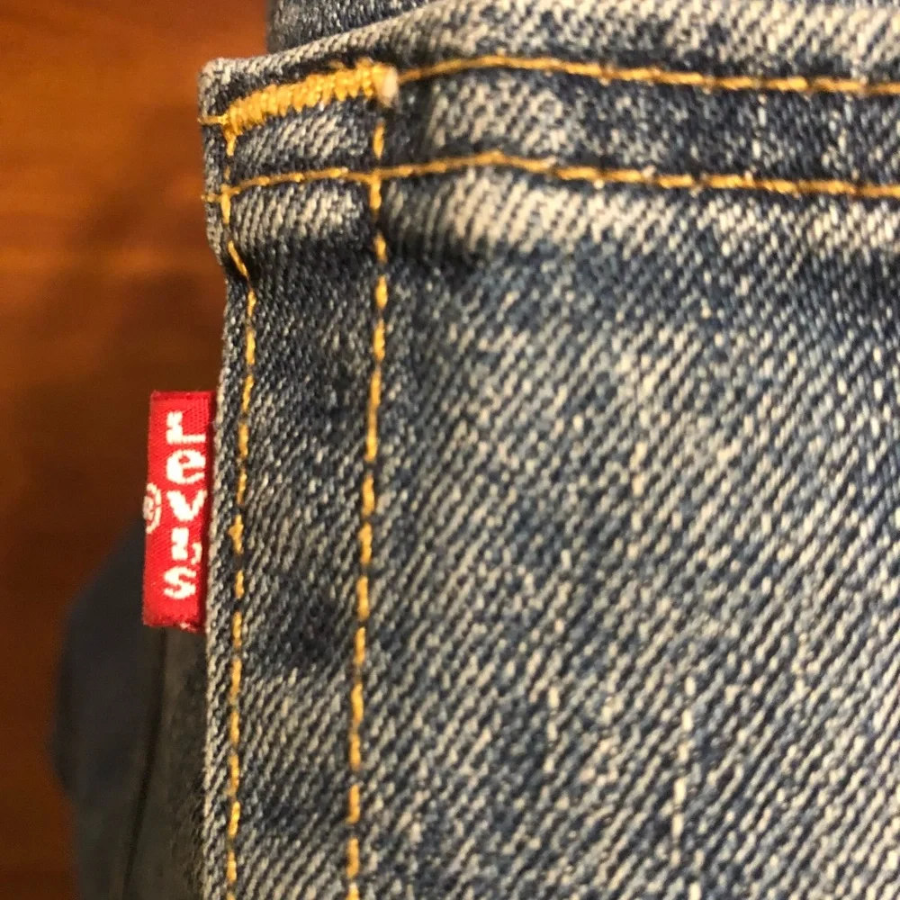 Levi’s 502 Men’s Sz 46 x 32-34 Distressed EUC